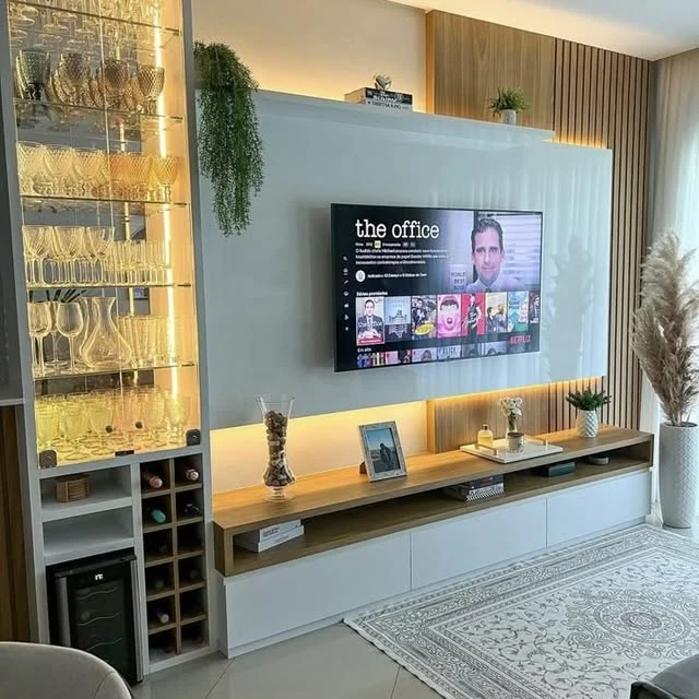 Painel de TV com adega e cristaleira iluminada